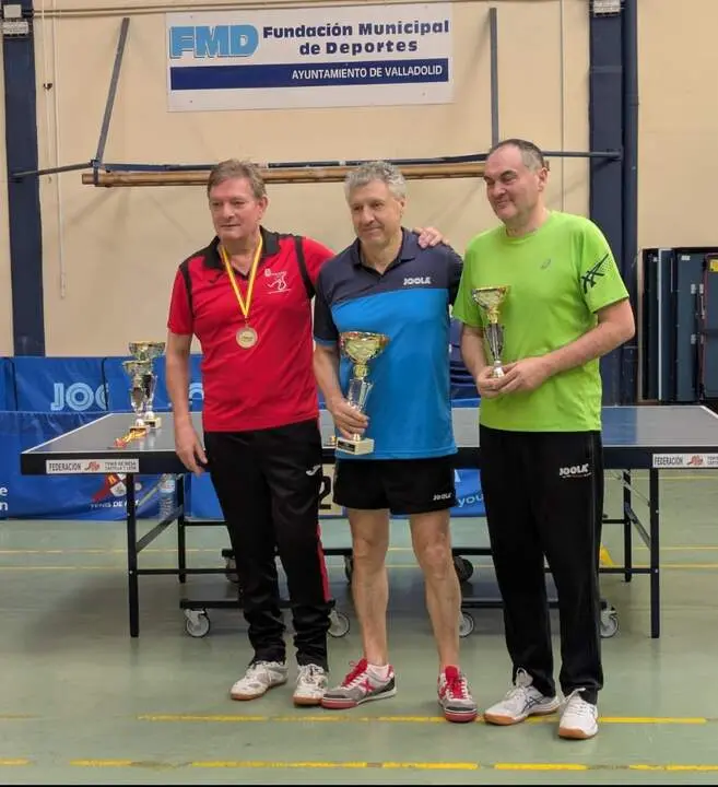 Jose Maria Lobato( camiseta azul). Veteranos +60
