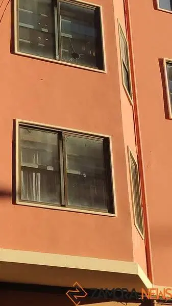 disparos en una ventana de Zamora 