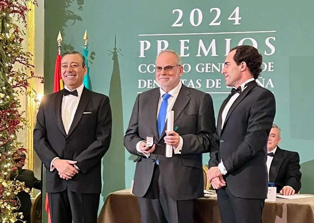 José Manuel Cuadrillero Martín, distinguido como Miembro de Honor del Consejo General de Dentistas de España