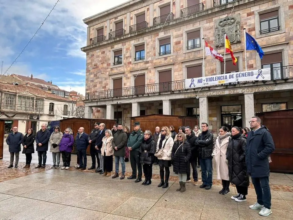 minuto de silencio por el asesinato de una mujer en Lugo
