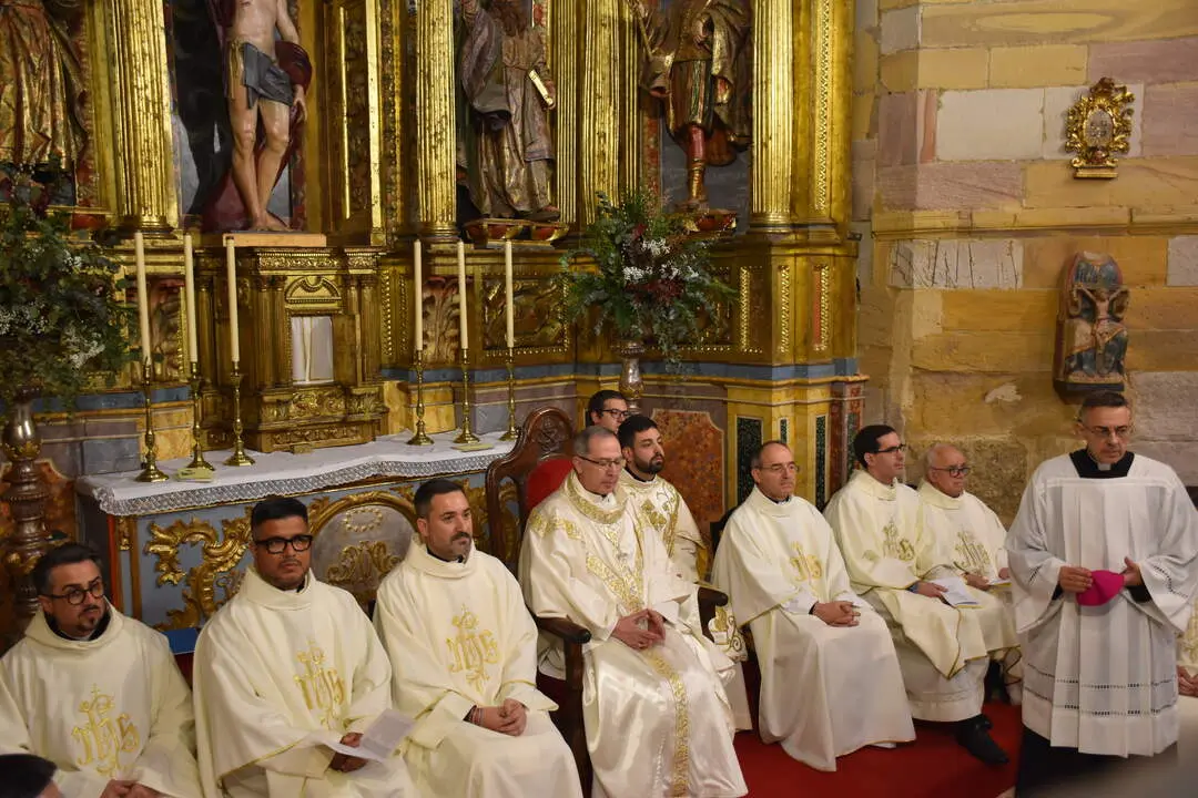 Enrique Alonso Silván ha sido ordenado diácono hoy, 21 de diciembre de 2024, en la iglesia de Santa María de Benavente