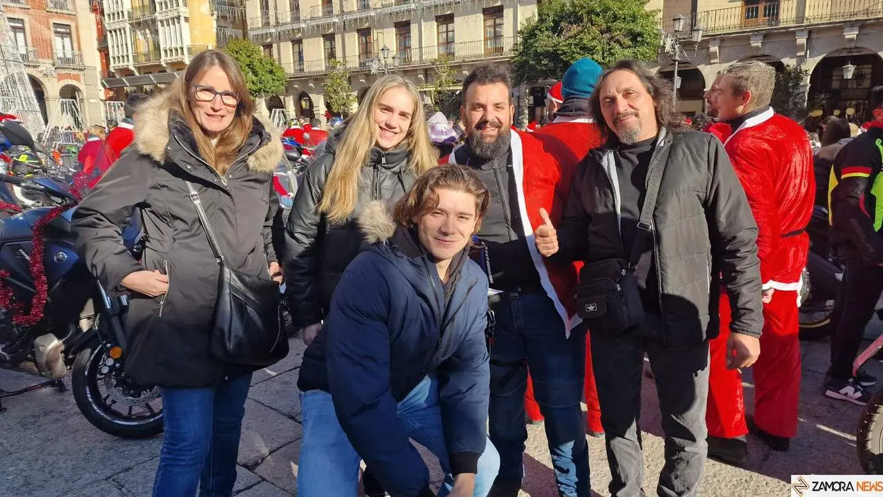 La Papanoelada Motera toma la Plaza Mayor de Zamora