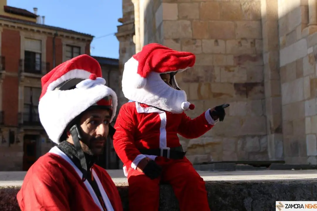La Papanoelada Motera toma la Plaza Mayor de Zamora
