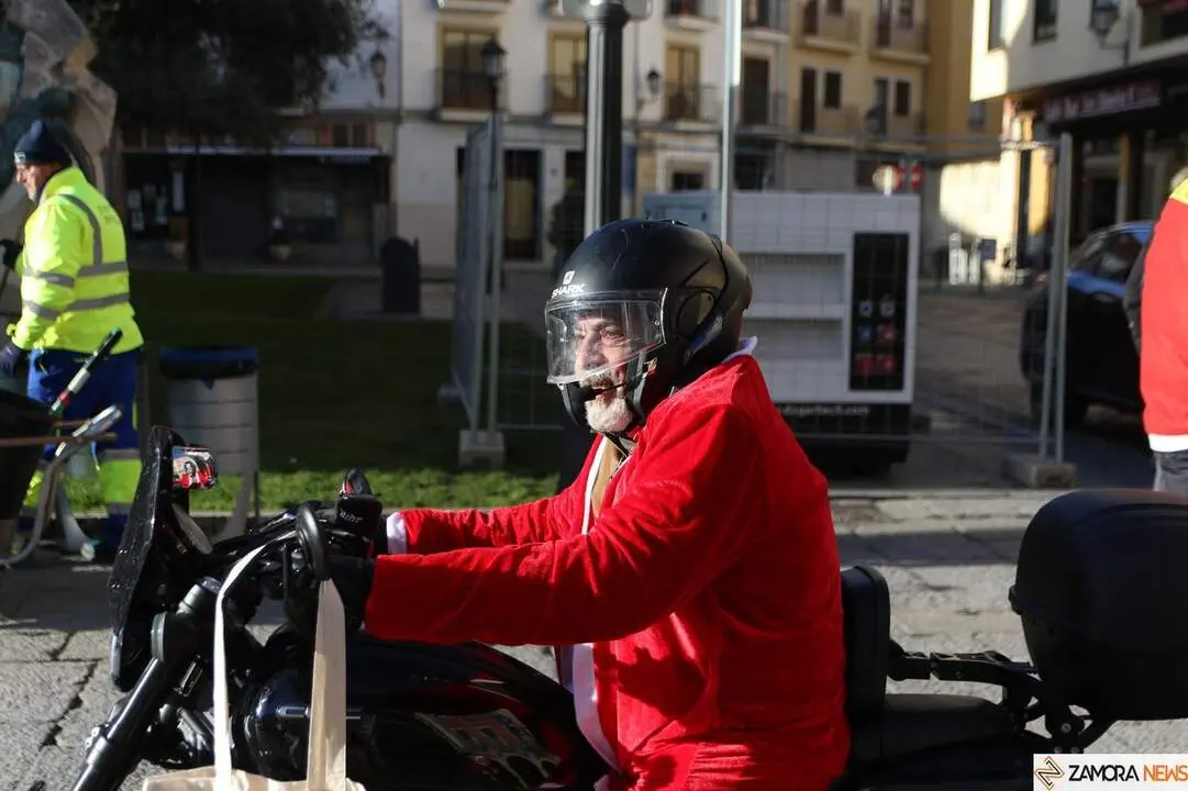 La Papanoelada Motera toma la Plaza Mayor de Zamora
