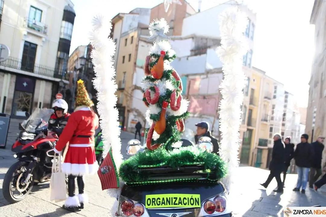 La Papanoelada Motera toma la Plaza Mayor de Zamora