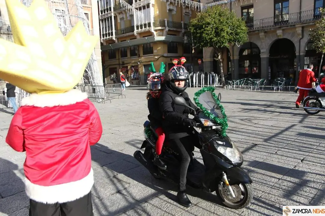 La Papanoelada Motera toma la Plaza Mayor de Zamora