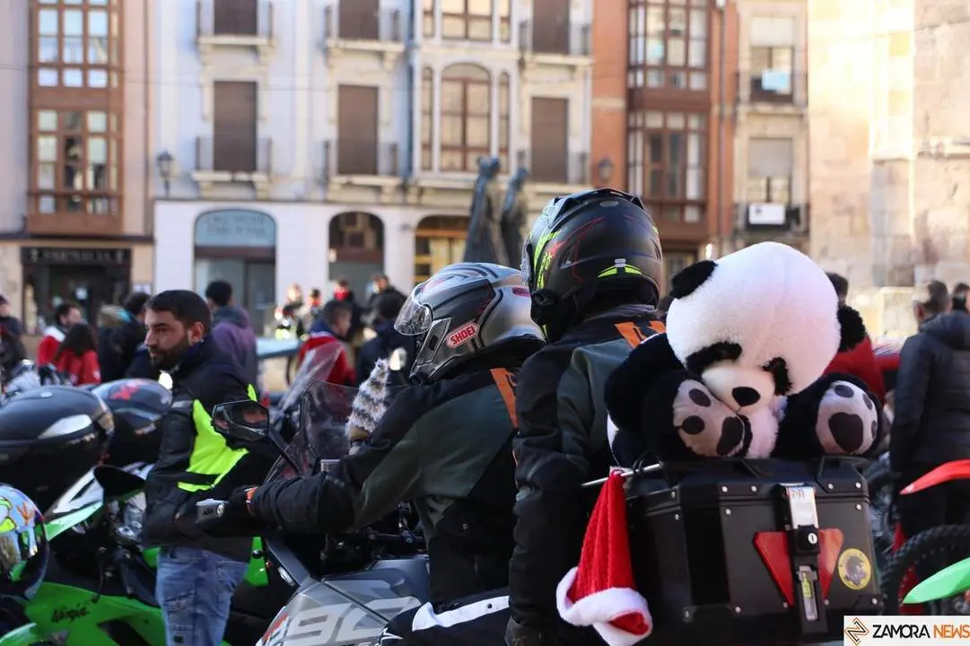 La Papanoelada Motera toma la Plaza Mayor de Zamora