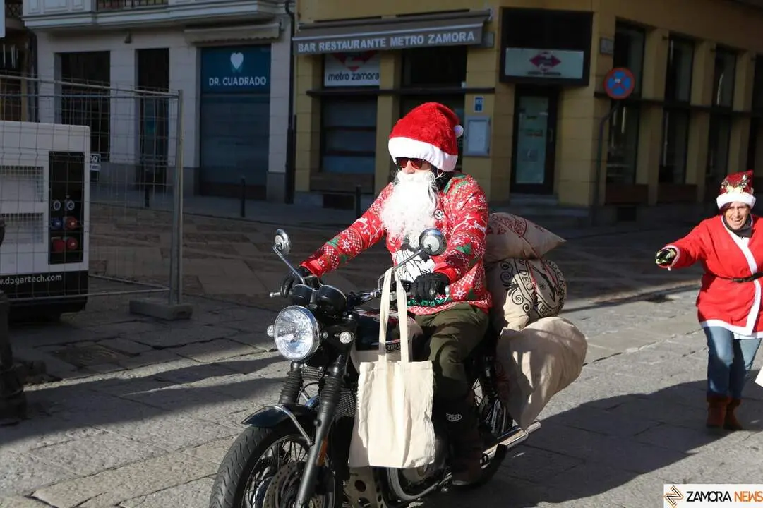 La Papanoelada Motera toma la Plaza Mayor de Zamora