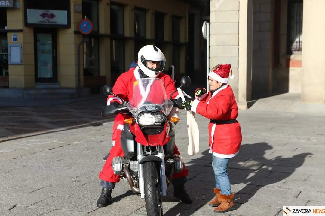 La Papanoelada Motera toma la Plaza Mayor de Zamora