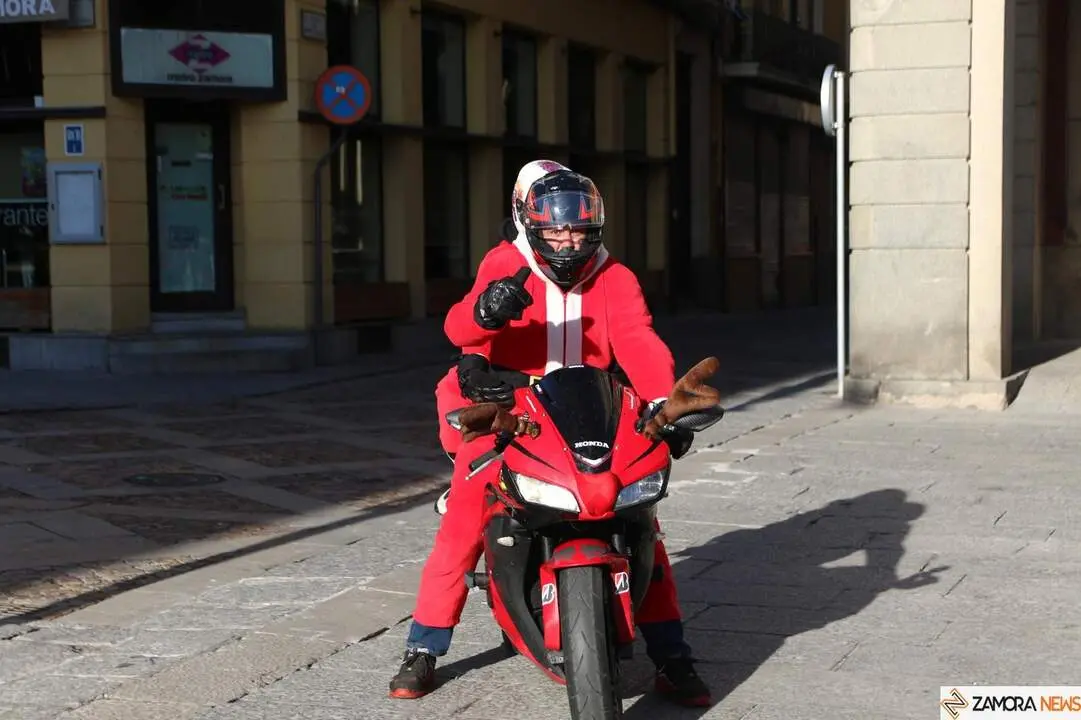 La Papanoelada Motera toma la Plaza Mayor de Zamora