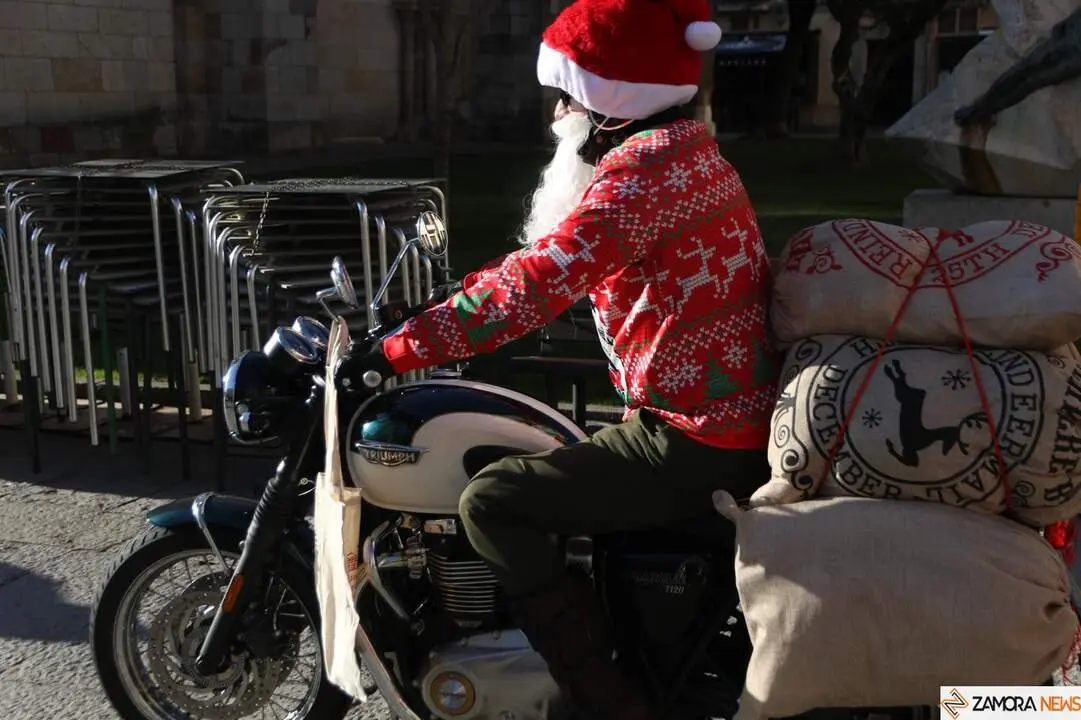 La Papanoelada Motera toma la Plaza Mayor de Zamora