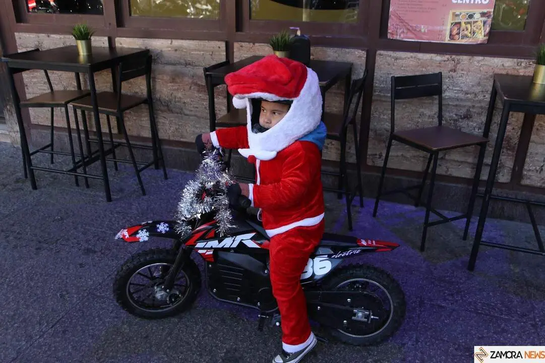 La Papanoelada Motera toma la Plaza Mayor de Zamora