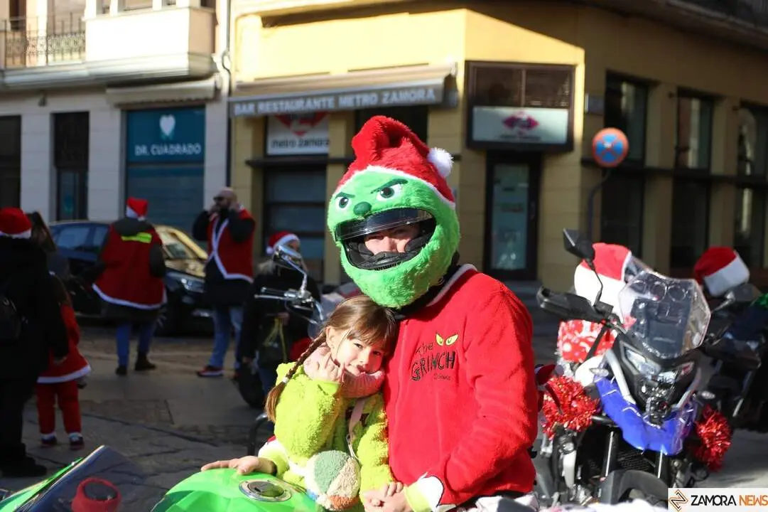 La organizadora Lorena junto a su hija