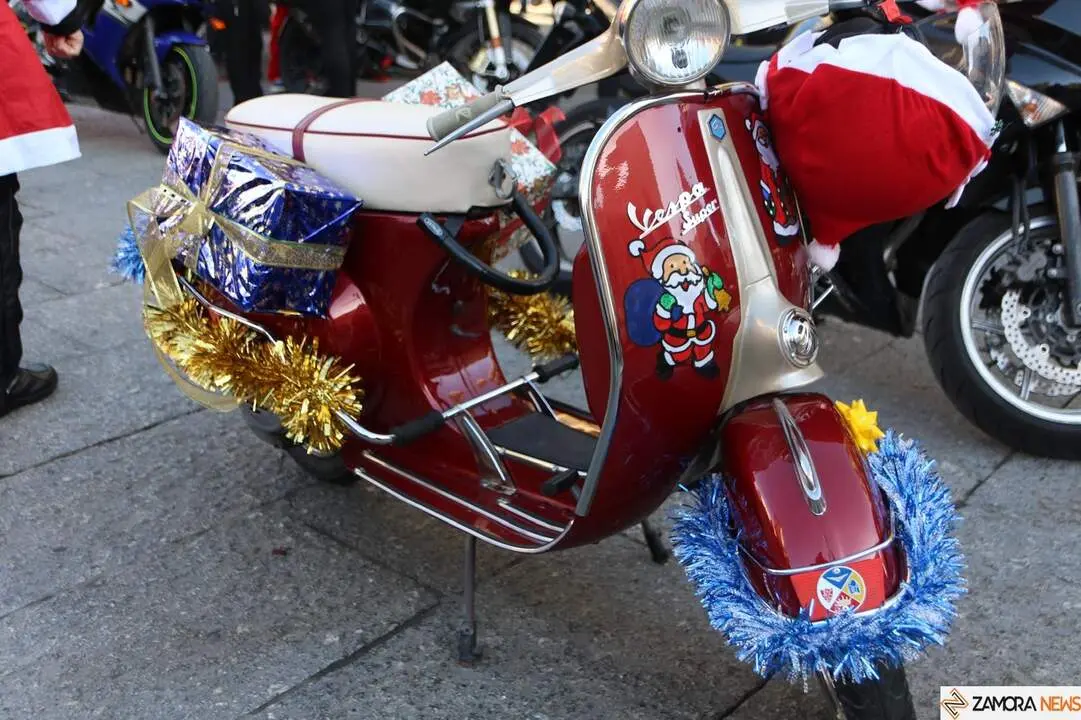 La Papanoelada Motera toma la Plaza Mayor de Zamora