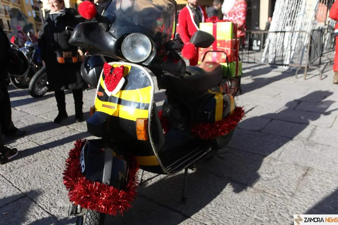 La Papanoelada Motera toma la Plaza Mayor de Zamora