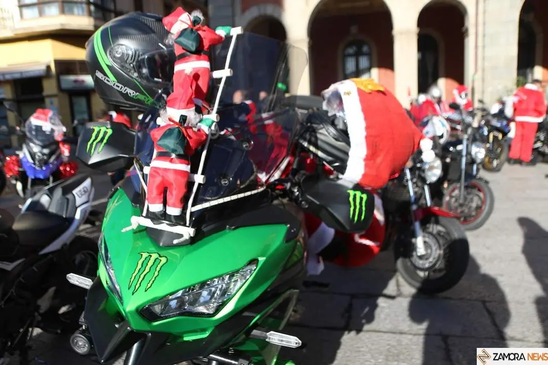 La Papanoelada Motera toma la Plaza Mayor de Zamora