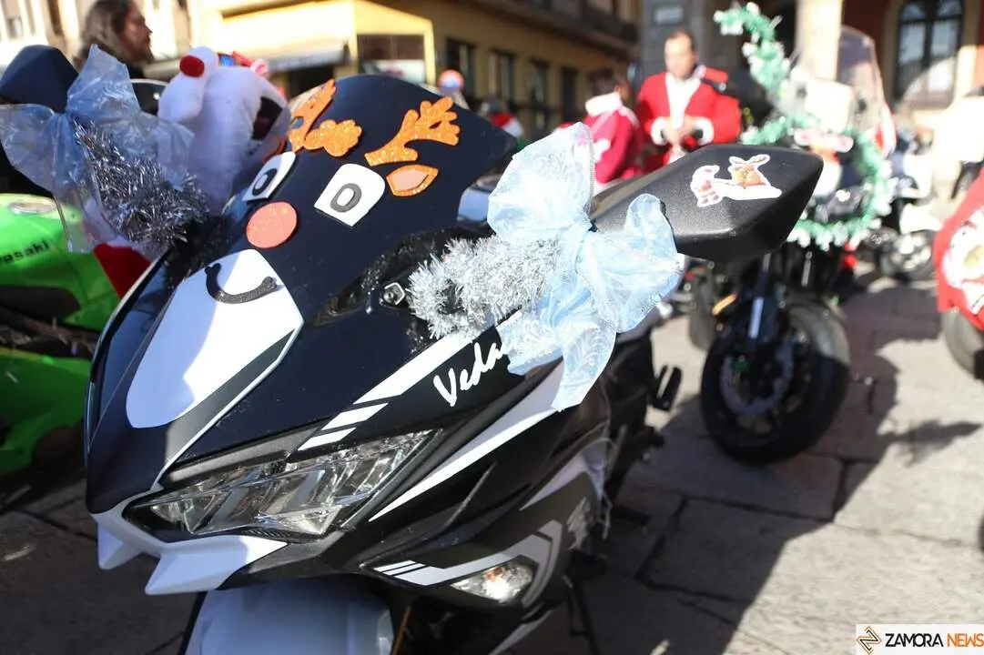 La Papanoelada Motera toma la Plaza Mayor de Zamora