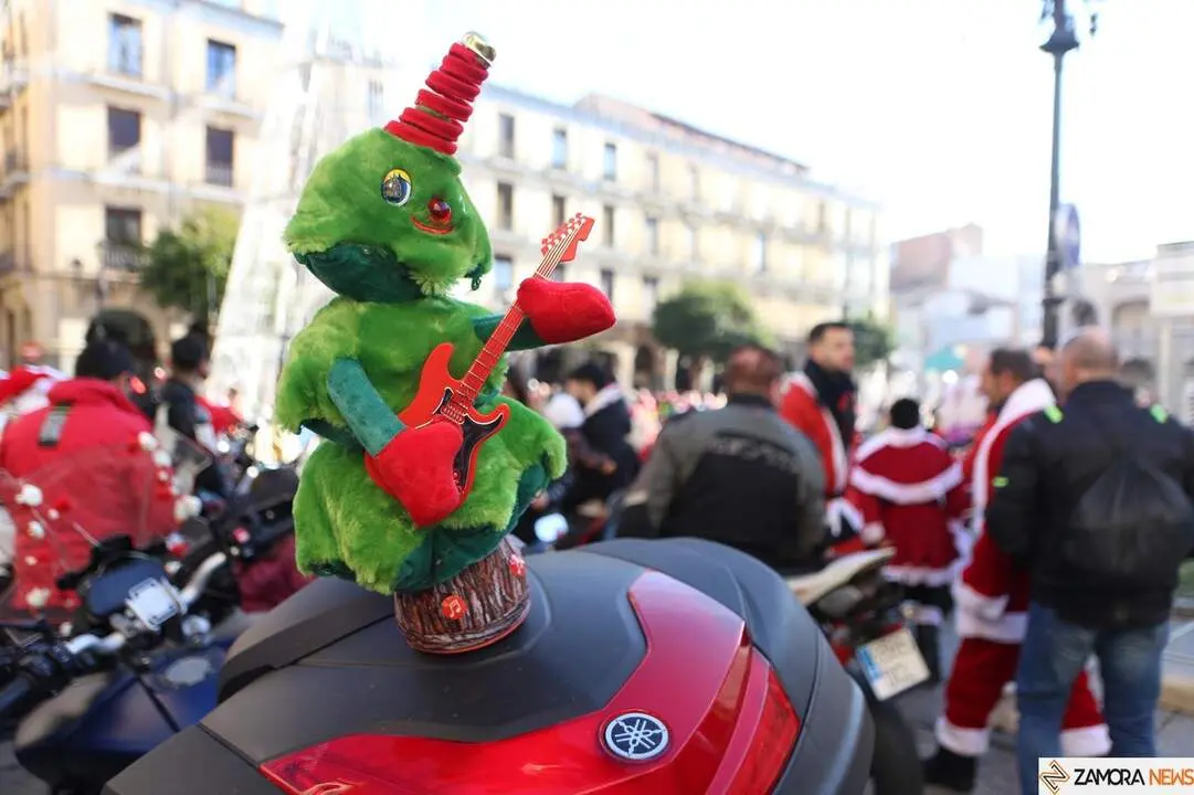 La Papanoelada Motera toma la Plaza Mayor de Zamora