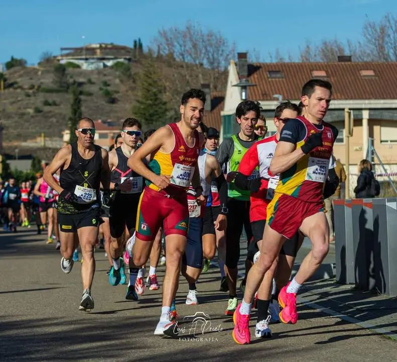 Juan Jose Buena en los primeros compases de la prueba de la Carrera del turrron