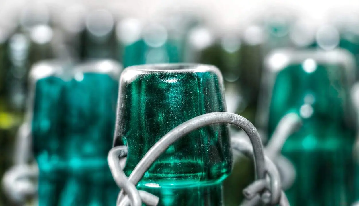 bottles-2679746_1280