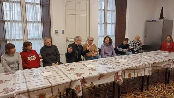 El obispo de Zamora, Fernando Valera, en Casa Betania