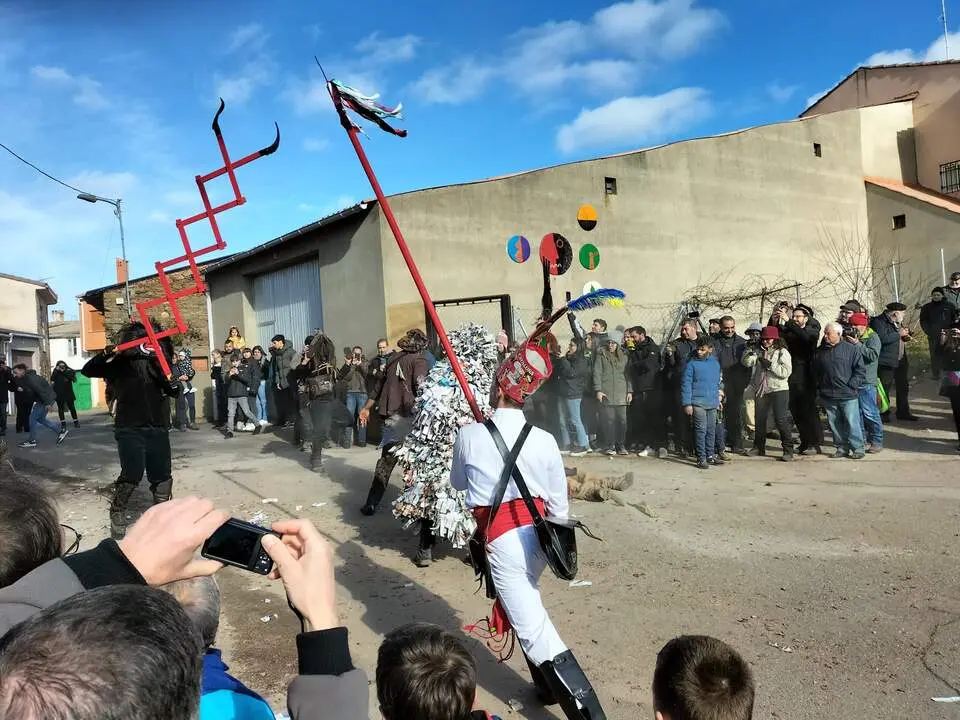 Primera pelea entre personajes de Los Carochos en el Sagrado Foto Raúl Fernández