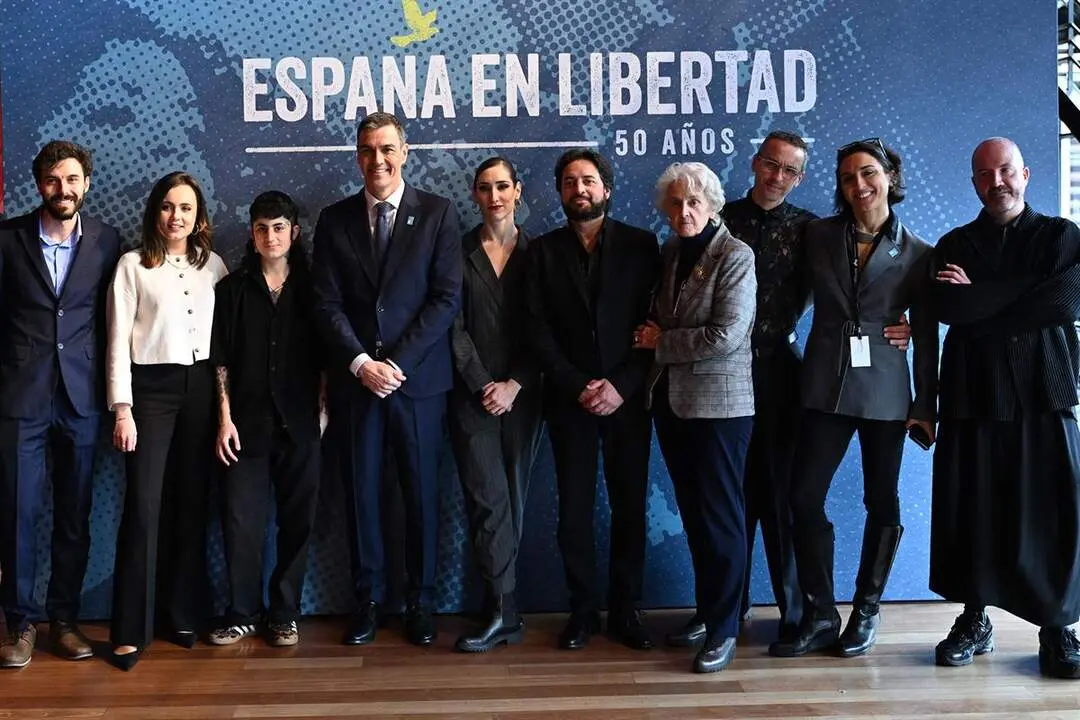 Foto de familia del acto España en Libertad IMAGEN MONCLOA