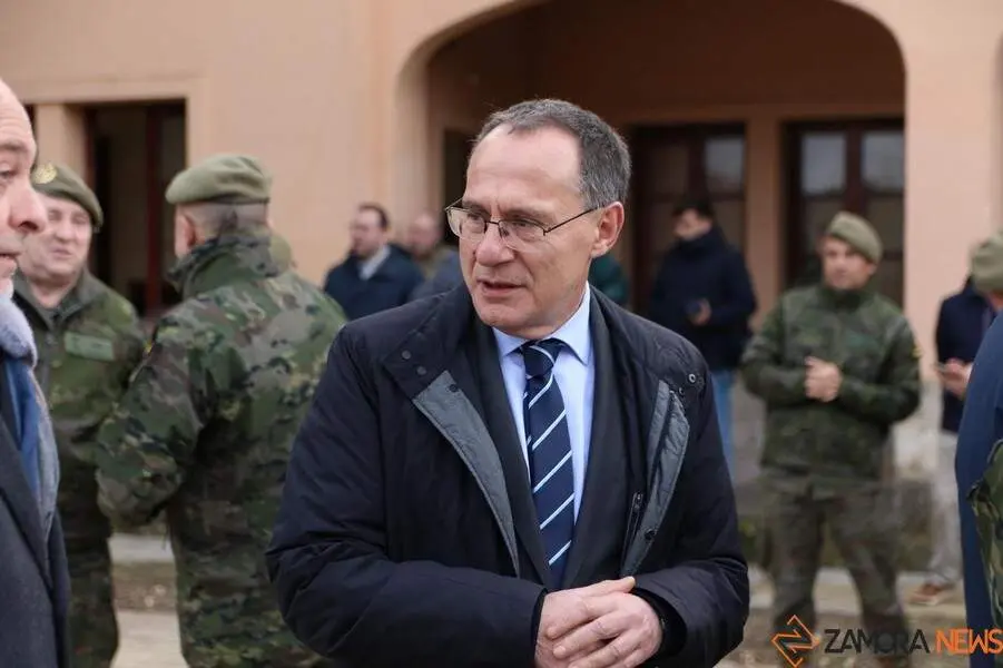 Margarita Robles visita Monte la Reina _8