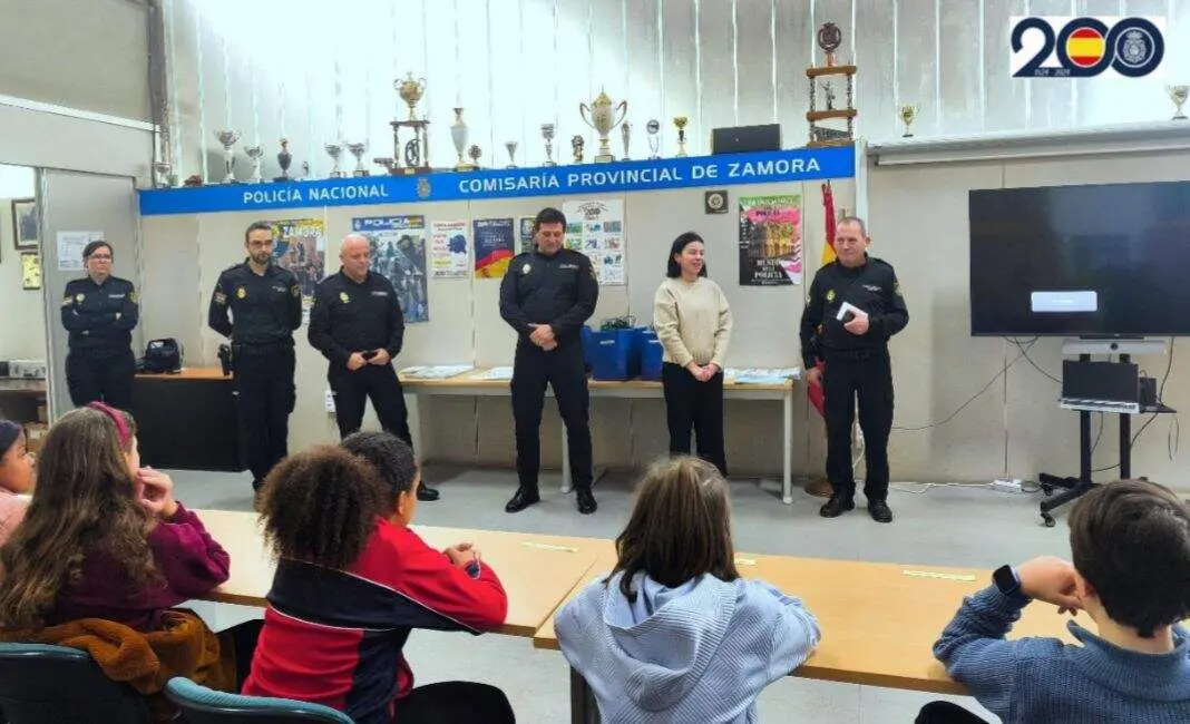 La Policía Nacional de Zamora entrega los diplomas