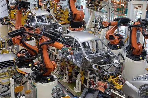 Cadena de montaje en industria de la automoción