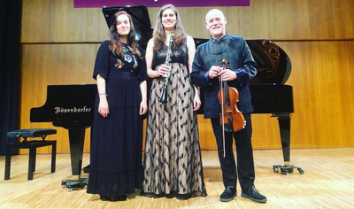 Epoca 27 Trio
