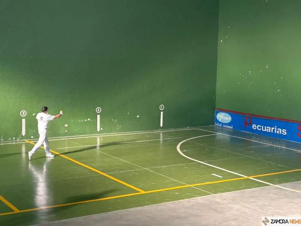 San Atilano y San Cosme, Pelota Mano