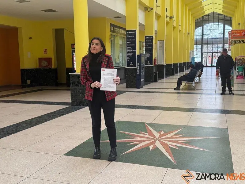 Ana Sánchez en la estación de autobús de Zamora _2