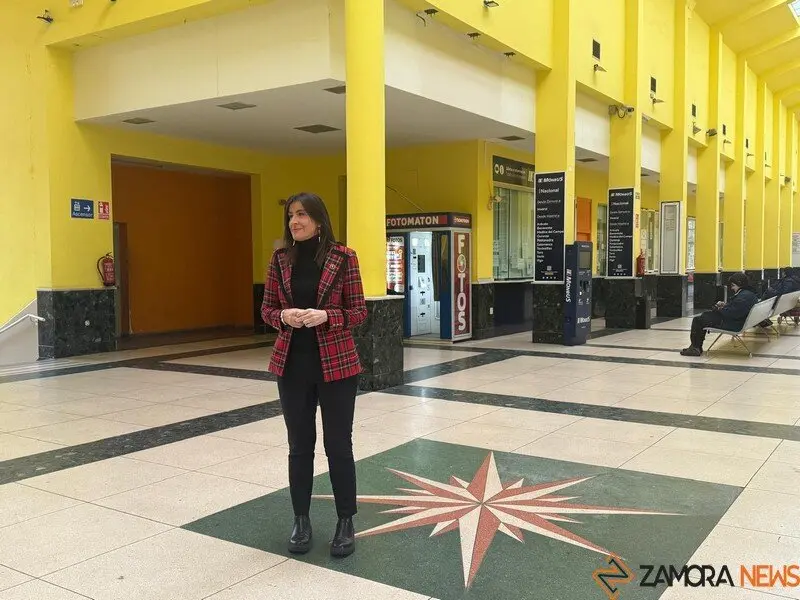 Ana Sánchez en la estación de autobús de Zamora 
