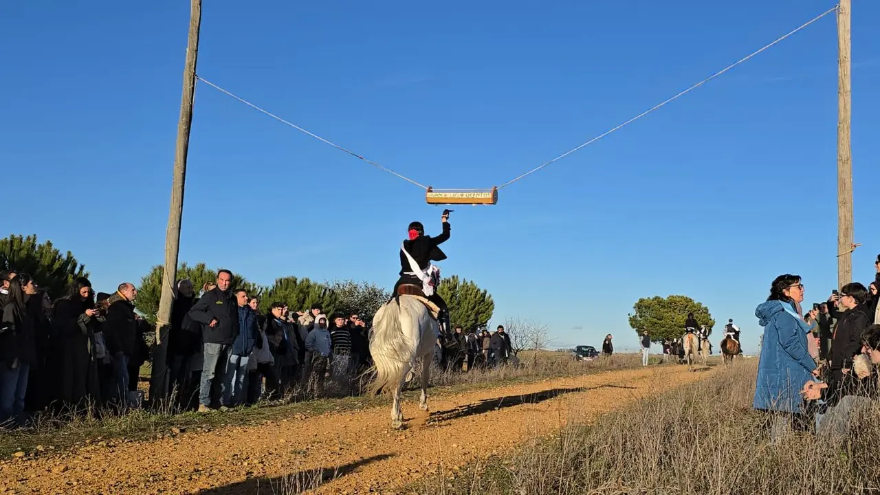 Carrera de cintos en Fuentes de Ropel. IMAGEN CEDIDA  (7)