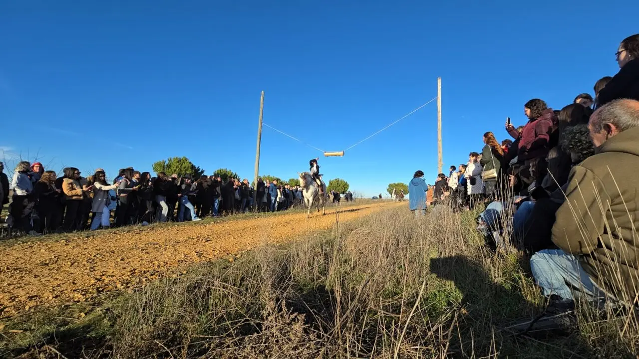 Carrera de cintos en Fuentes de Ropel. IMAGEN CEDIDA  (4)