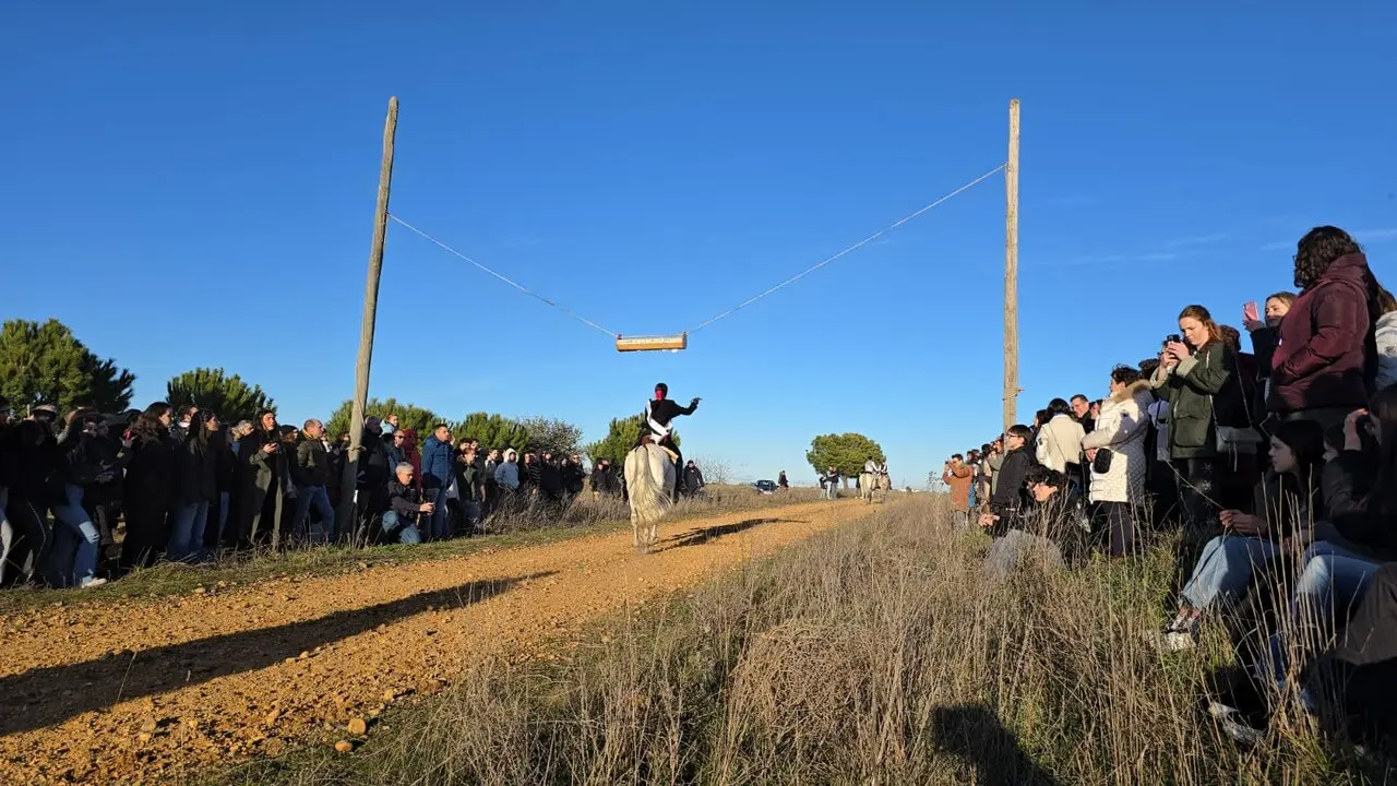 Carrera de cintos en Fuentes de Ropel. IMAGEN CEDIDA  (8)