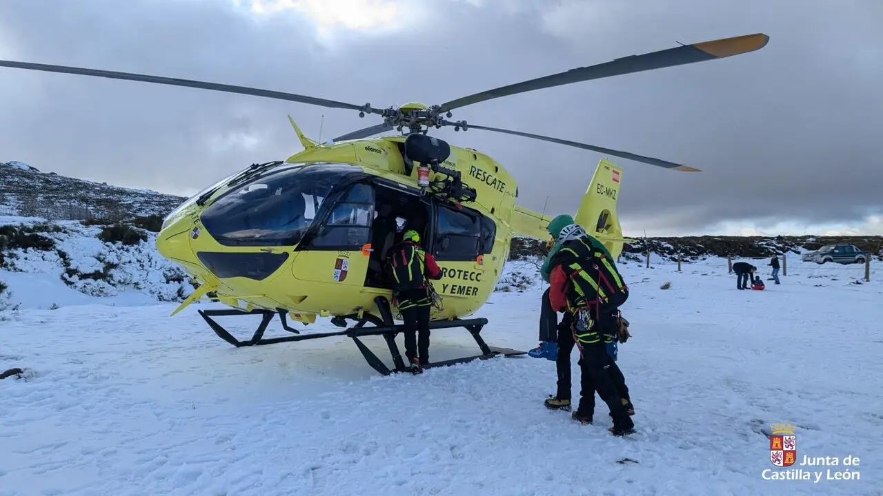 El grupo de rescate de la Junta de CyL auxilia a un esquiador herido en La Covatilla