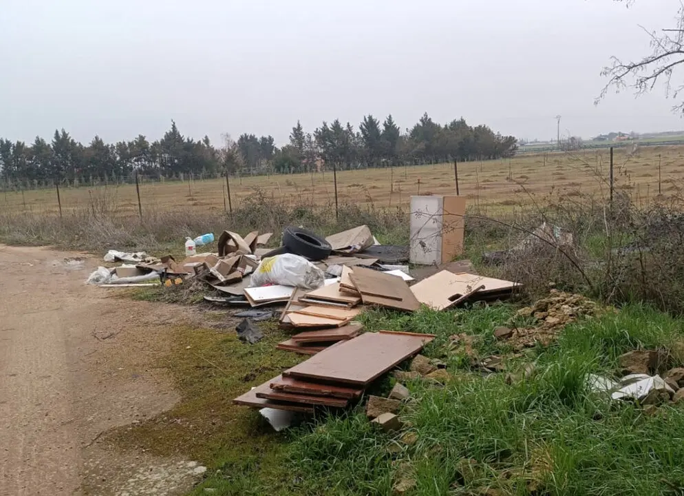 vertederos ilegales en caminos municipales