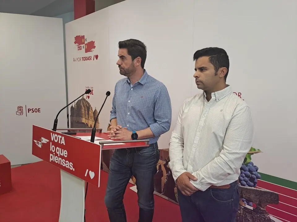 El secretario general del PSOE en Zamora, Antidio Fagúndez, junto al concejal dep PSOE en Moraleja de Sayago, Samuel Mayor