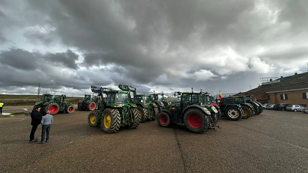 tractorada en Becilla de Valderaduey. IMAGEN CEDIDA (2)