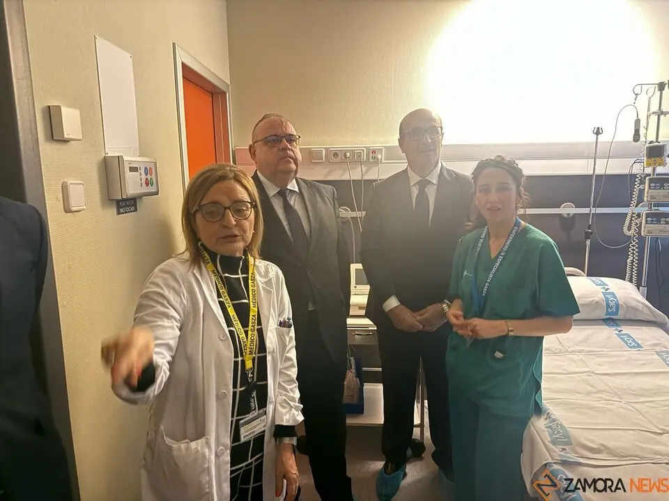 Visita consejero de Sanidad, Alejandro Vázquez Ramos al Virgen de la concha