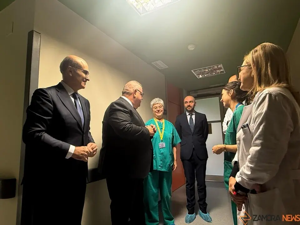 Visita consejero de Sanidad, Alejandro Vázquez Ramos al Virgen de la concha_3