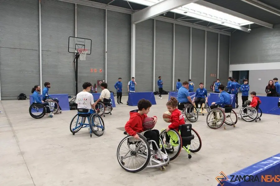 Los jugadores del CB Zamora se suman al baloncesto adaptado en FITECU