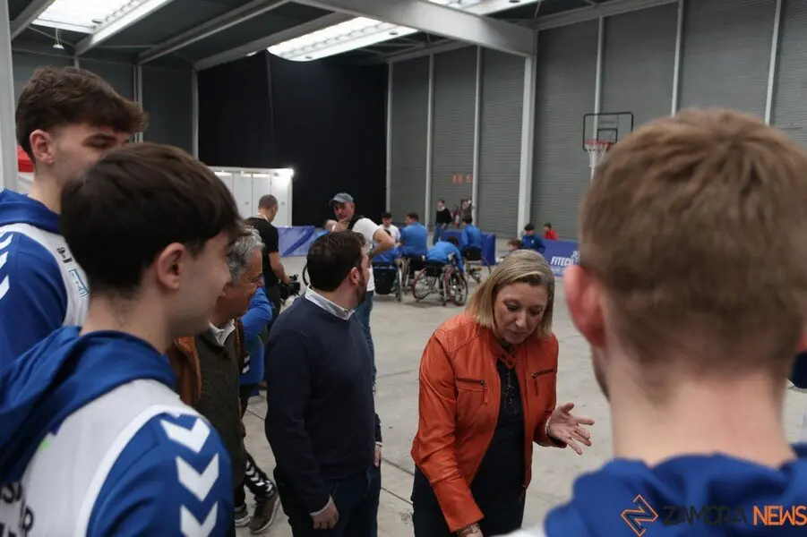 Los jugadores del CB Zamora se suman al baloncesto adaptado en FITECU_3