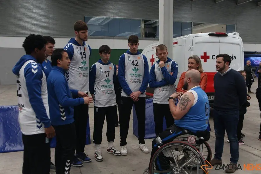 Los jugadores del CB Zamora se suman al baloncesto adaptado en FITECU_6