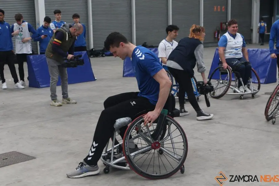 Los jugadores del CB Zamora se suman al baloncesto adaptado en FITECU_8