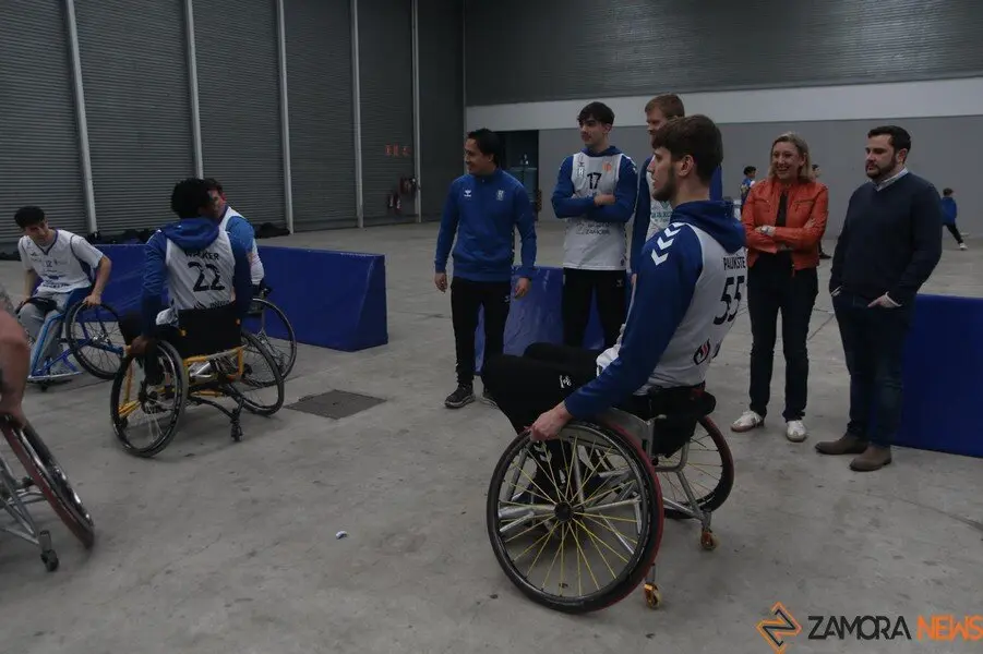Los jugadores del CB Zamora se suman al baloncesto adaptado en FITECU_10