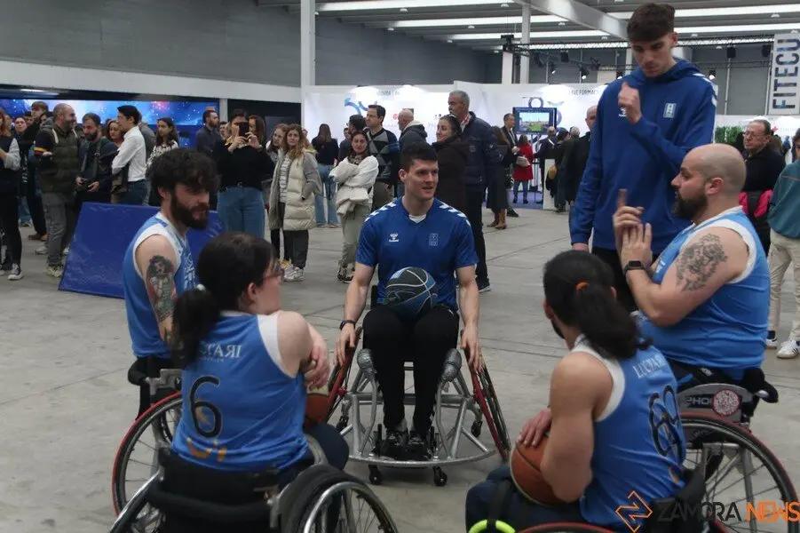 Los jugadores del CB Zamora se suman al baloncesto adaptado en FITECU_12