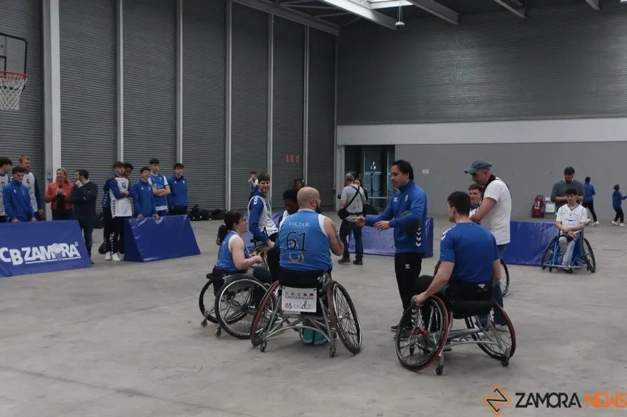 Los jugadores del CB Zamora se suman al baloncesto adaptado en FITECU_14